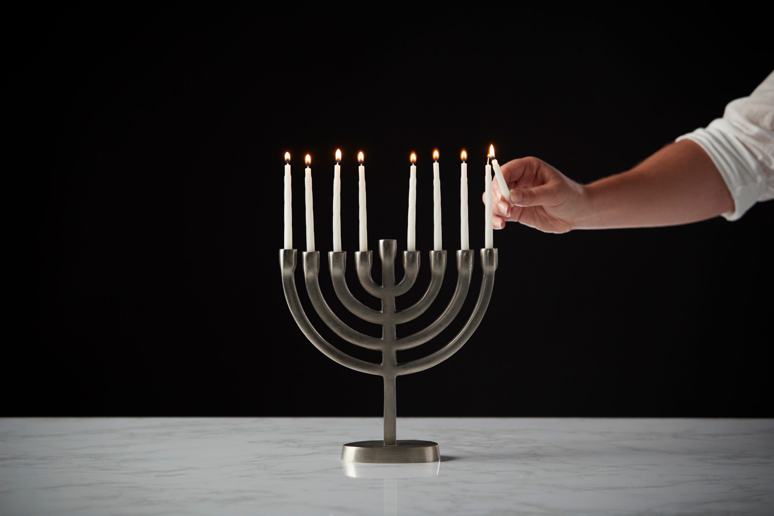 Lighting Menorah in the Beis Haknesses – The Lomdus of Rav Chaim Brisker to Answer the Question of the Chacham Tzvi