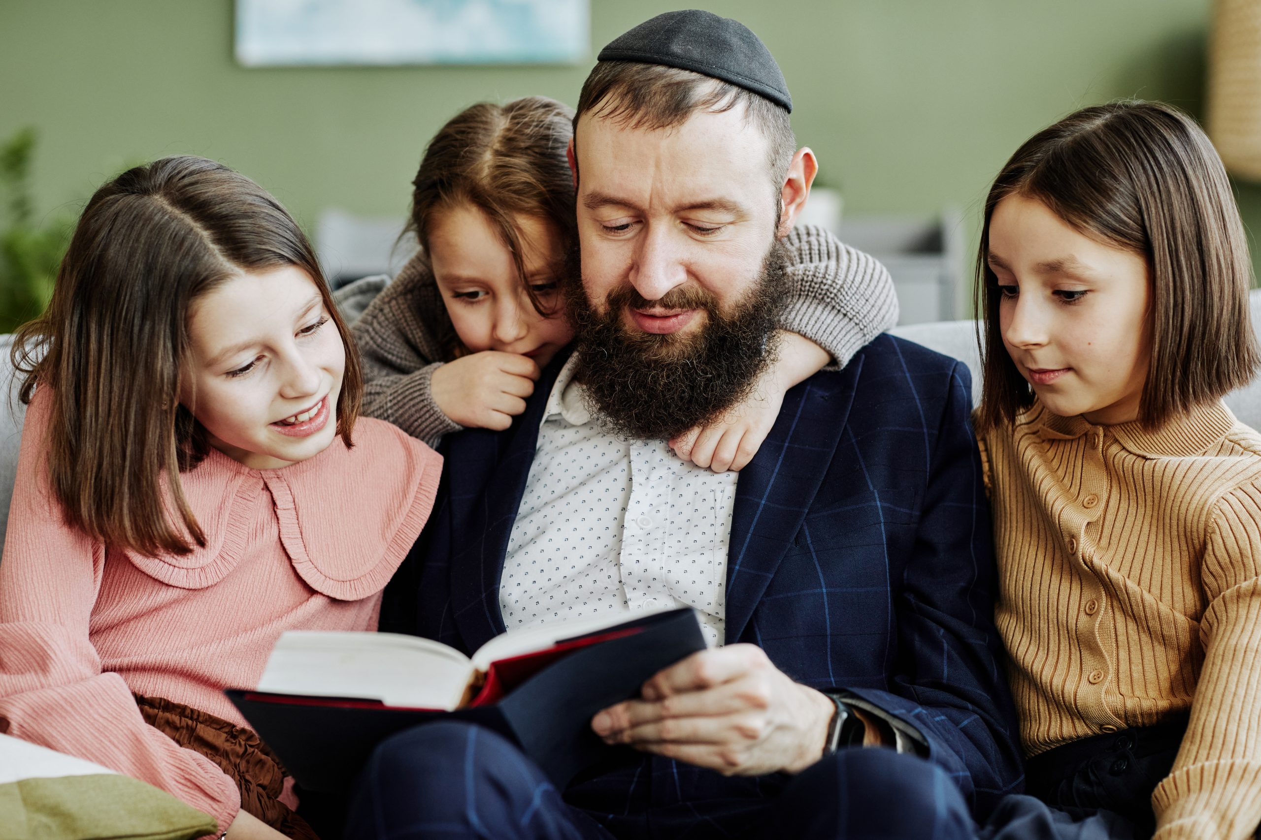 How to Access the Bracha of Righteous Children From Ner Shabbos & Ner Chanukah – An Original Approach