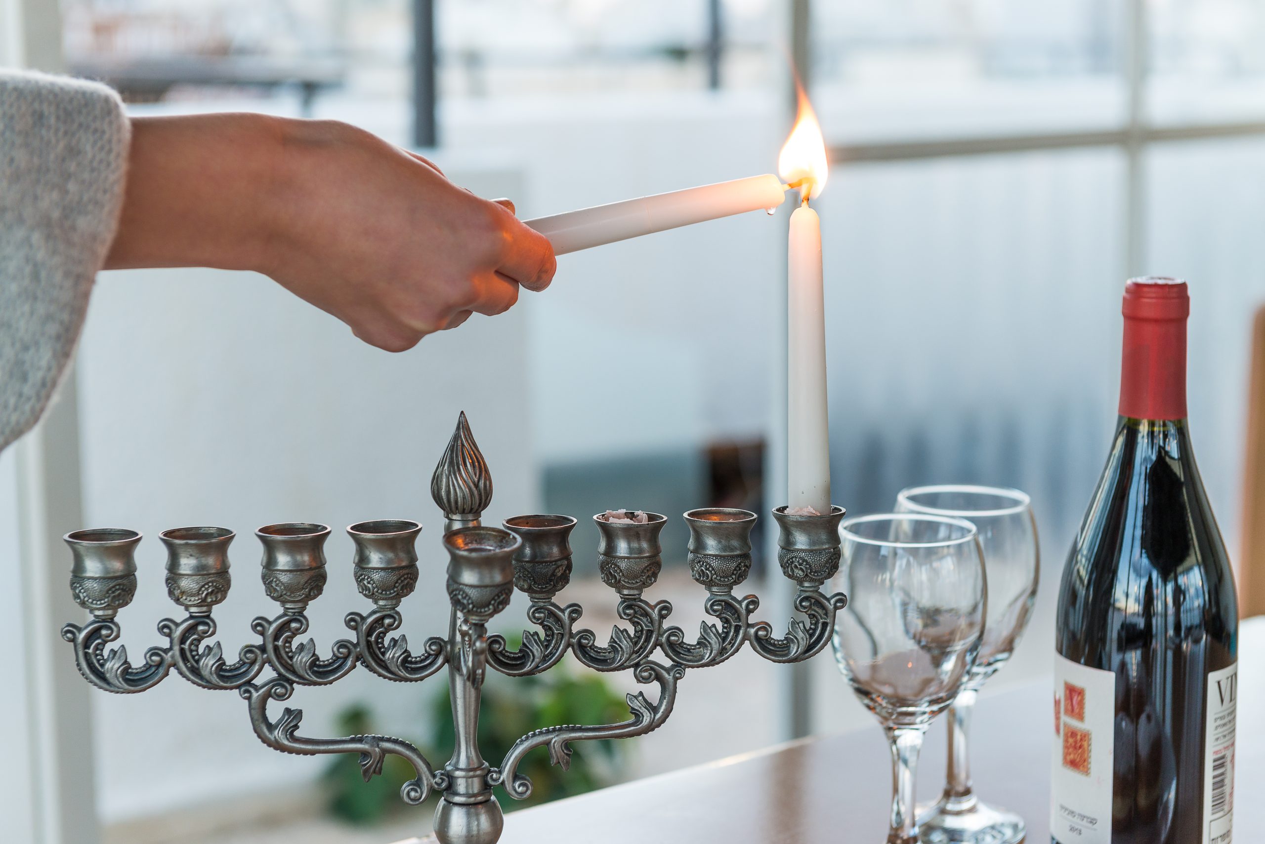 The Exhilarating Practice of Davening Mincha Erev Shabbos Chanukah Before Lighting the Menorah