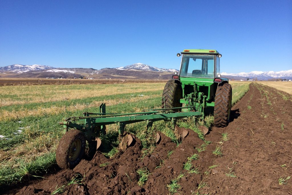 39-melachot-melacha-1-choresh-plowing-jewish-holidays